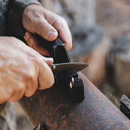 Work Sharp Pivot Pro - carbide axe sharpener